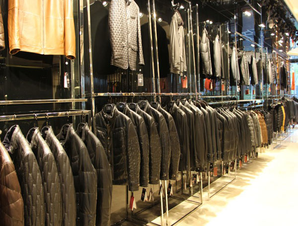 【實(shí)圖】雪豹皮革皮草店面形象設(shè)計_雪豹皮革皮草專賣店櫥窗陳列展示